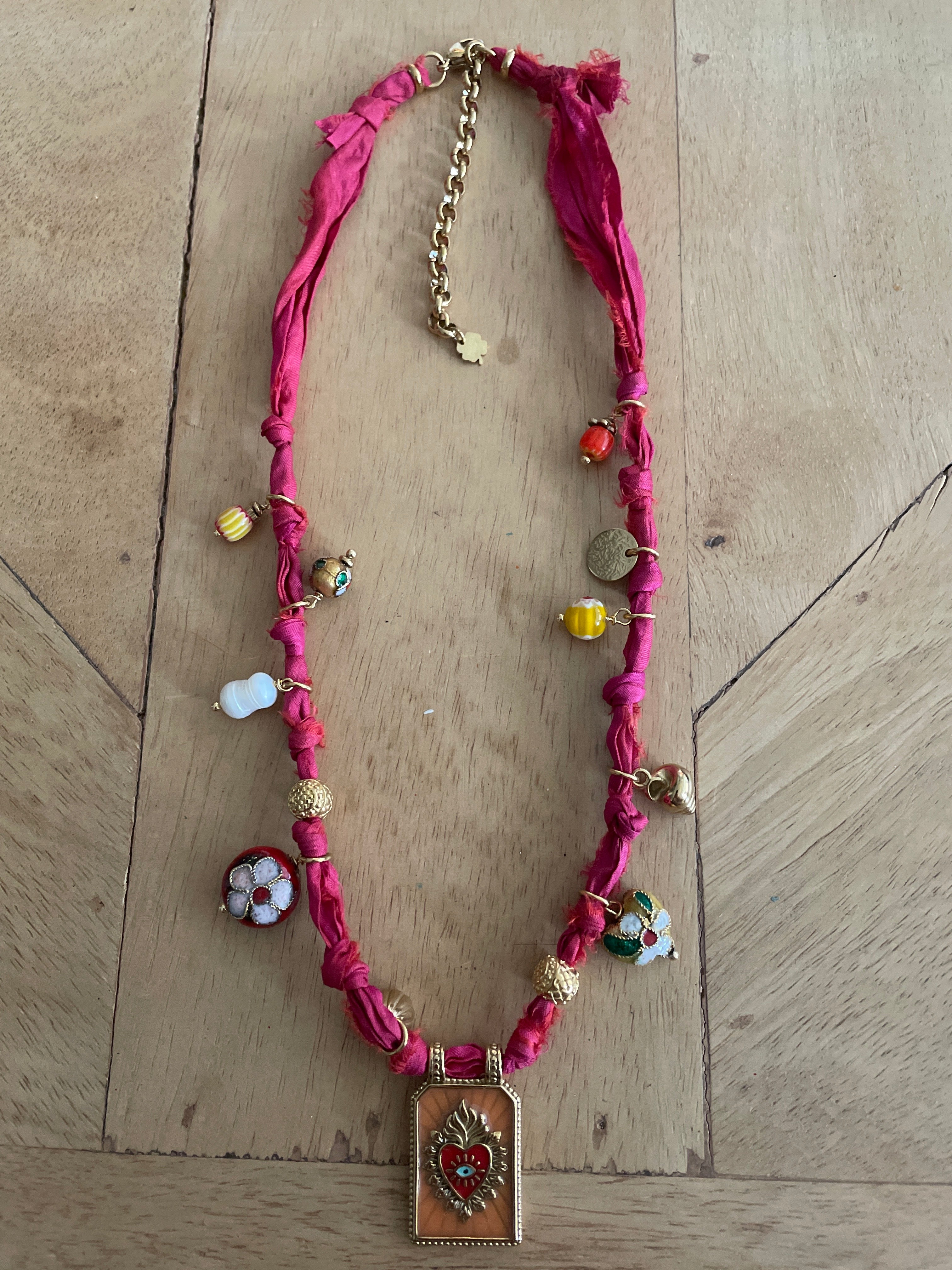 Gargantilla “ Milagritos”Frambuesa