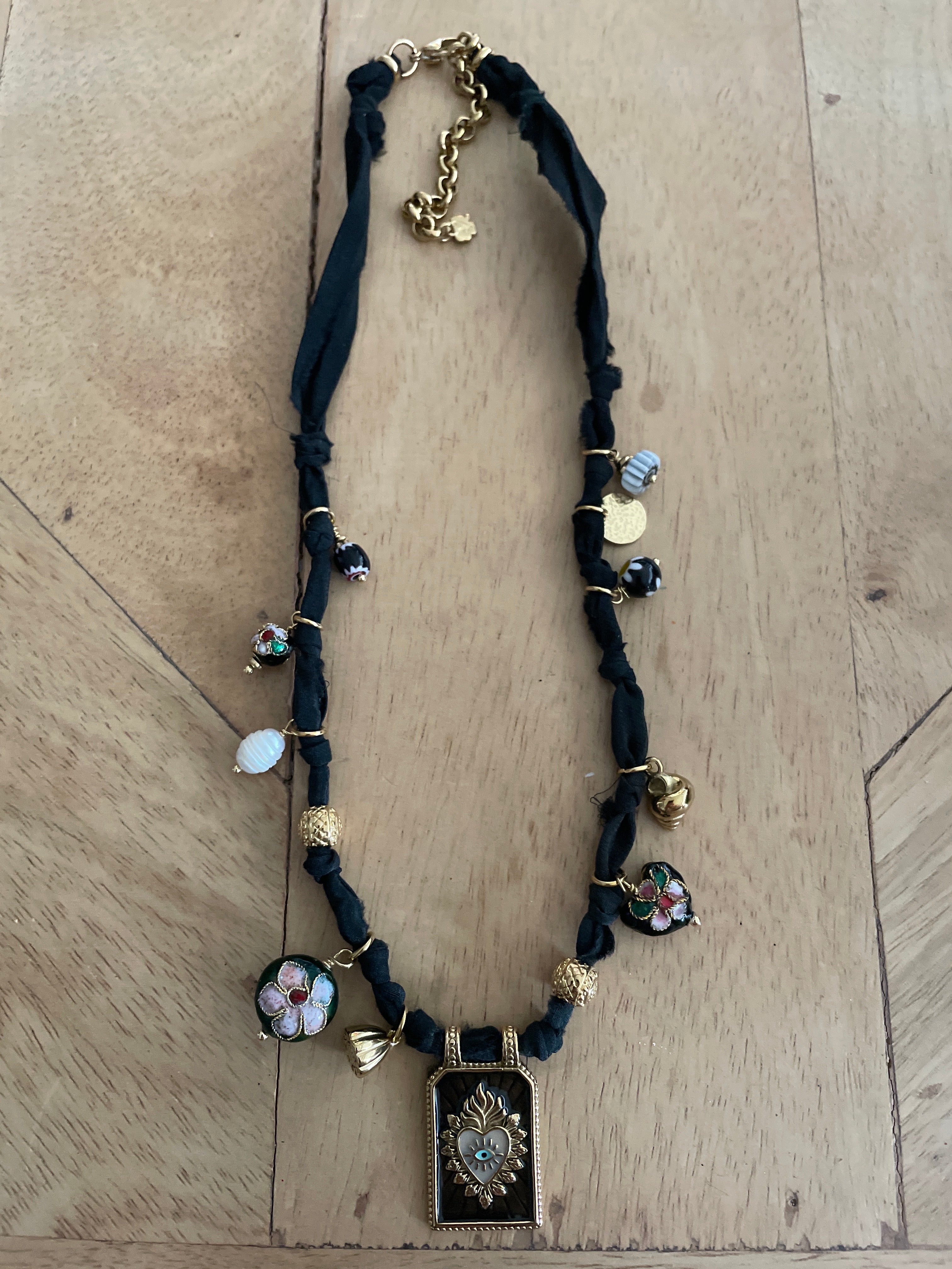 Gargantilla “Milagritos” Negro